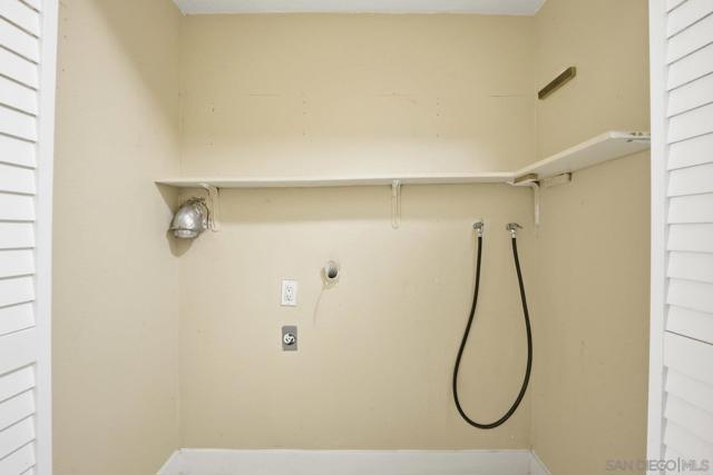 525 N Beech St, Escondido CA: https://media.crmls.org/mediaz/28716aa6-b06b-4c7b-b892-aba624435221.jpg