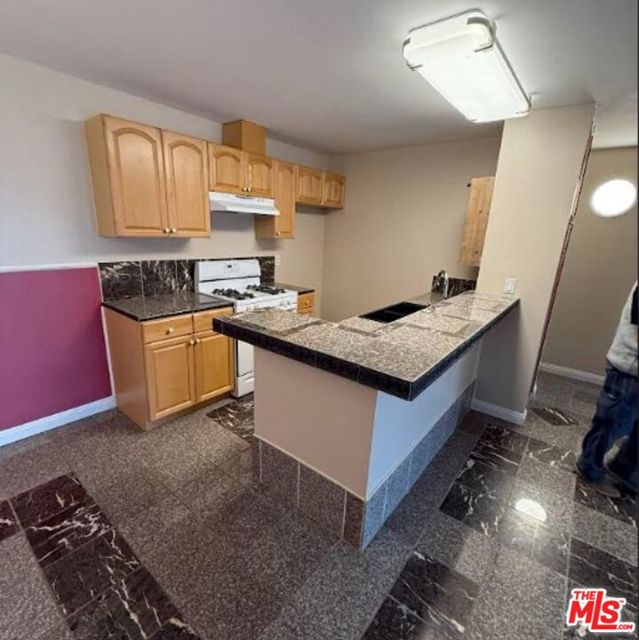 15237 Santa Gertrudes Avenue, La Mirada CA: https://media.crmls.org/mediaz/2871d96f-197e-4c06-9b06-44629b5e3955.jpg