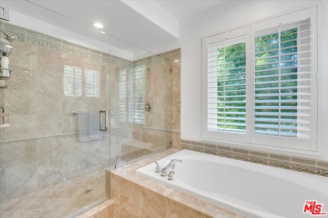 1535 Verde Ridge Lane, Westlake Village CA: https://media.crmls.org/mediaz/287206d1-c7eb-4199-b32a-28c9cabeef72.jpg