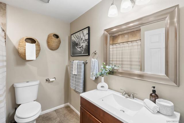 310 Bluff Wy, Oceanside CA: https://media.crmls.org/mediaz/28723693-3a9b-4ab8-972f-765817904380.jpg