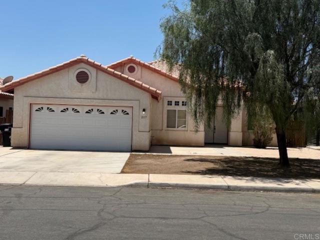 Detail Gallery Image 2 of 37 For 2117 Descanso Dr, Calexico,  CA 92231 - 4 Beds | 2 Baths