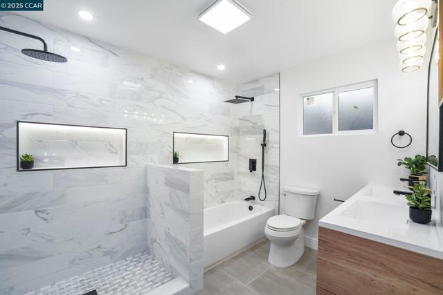 1348 E 26Th St, Oakland CA: https://media.crmls.org/mediaz/28731fcb-dd1e-48cc-9d3d-0128e0fe9506.jpg