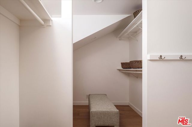 7420 Cervantes Place, Los Angeles CA: https://media.crmls.org/mediaz/28733d64-5c6b-4a1c-ad4d-ee57d9284b22.jpg