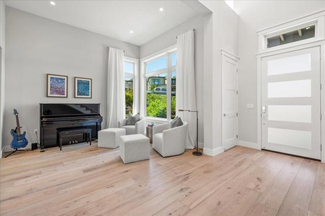 115 Wika Ranch Court, Redwood City CA: https://media.crmls.org/mediaz/28733ea0-8065-41ea-812d-a4d94de927d0.jpg