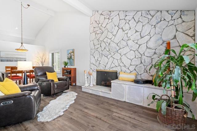 17109 Cloudcroft Dr, Poway CA: https://media.crmls.org/mediaz/28739692-84d8-4605-975e-260ad6251470.jpg