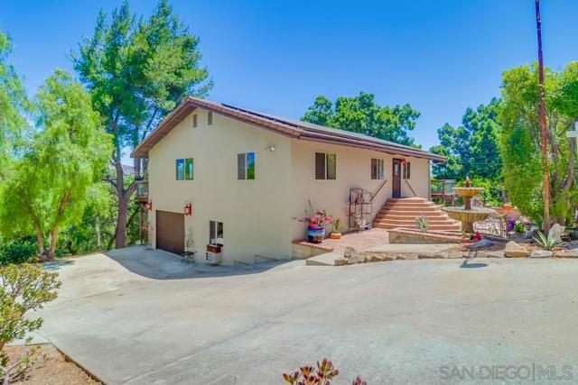 255 Highline Trl, El Cajon CA: https://media.crmls.org/mediaz/28742534-e532-4cf7-bb56-324f67490b17.jpg