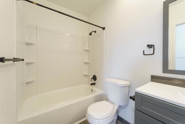 562 564 11Th St, Imperial Beach CA: https://media.crmls.org/mediaz/28744a88-47c6-4b19-b2c6-3608aacd1423.jpg