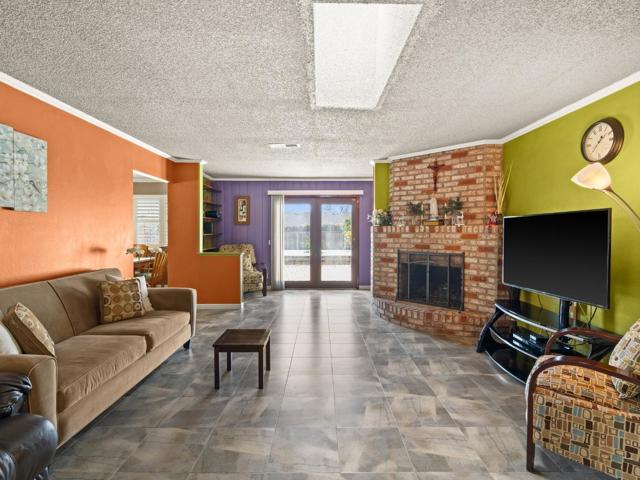 18625 Northridge Drive, Salinas CA: https://media.crmls.org/mediaz/28745529-cefe-4ba7-8535-34bbe5423654.jpg