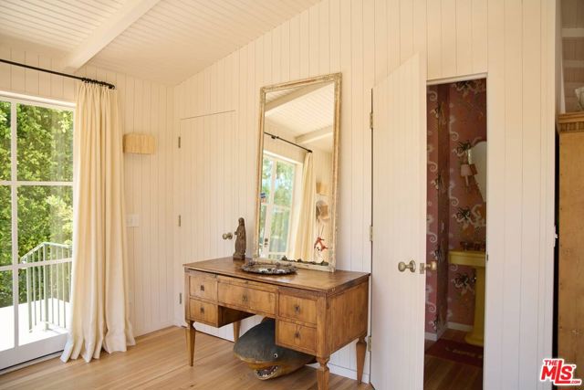 212 Paradise Cove Road, Malibu CA: https://media.crmls.org/mediaz/2874837f-ac81-4d13-a19a-ee848b91b62e.jpg