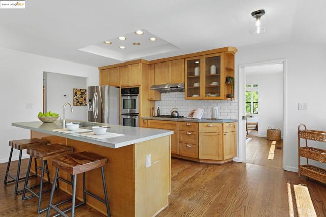 151 La Espiral, Orinda CA: https://media.crmls.org/mediaz/28748972-2f83-4913-8044-c8fa1904ff58.jpg
