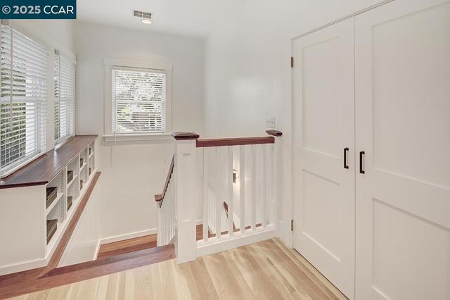 1039 Elsinore, Oakland CA: https://media.crmls.org/mediaz/2874949f-f49e-4c45-a72a-a77cb1ce02e8.jpg