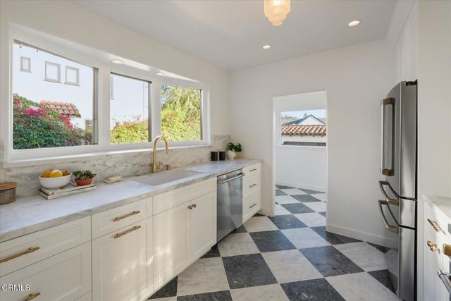 Detail Gallery Image 23 of 69 For 1110 E Mountain St, Glendale,  CA 91207 - 4 Beds | 3 Baths