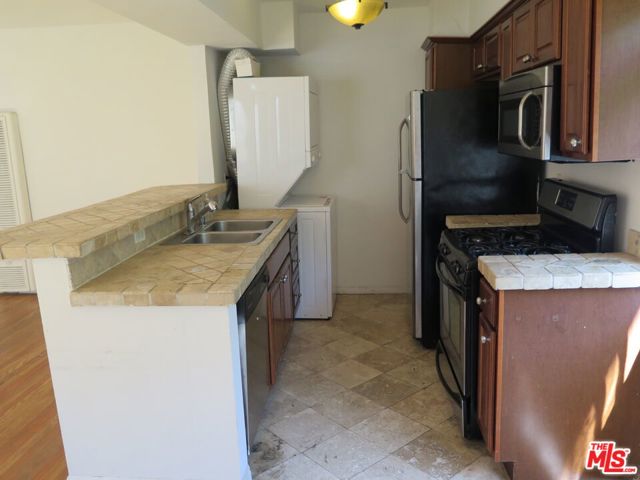 12488 GILMORE Avenue, Los Angeles CA: https://media.crmls.org/mediaz/287531e0-548d-4e54-ab07-1a4e14423b9b.jpg
