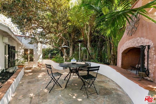 10320 Mississippi Avenue, Los Angeles CA: https://media.crmls.org/mediaz/287541f9-c4d4-4686-8453-d245190121a8.jpg