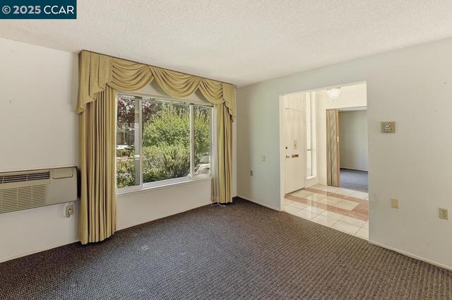 3333 Tice Creek Dr, Walnut Creek CA: https://media.crmls.org/mediaz/28754dd3-66f4-4488-bcbf-acf0c9f83176.jpg