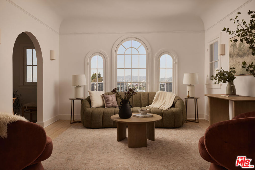 854 Hyperion Avenue #1/2