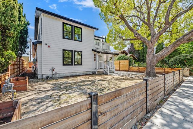 35 Arch Street, Redwood City CA: https://media.crmls.org/mediaz/287620b8-4b6b-485d-bb53-0eee4a1bdf61.jpg