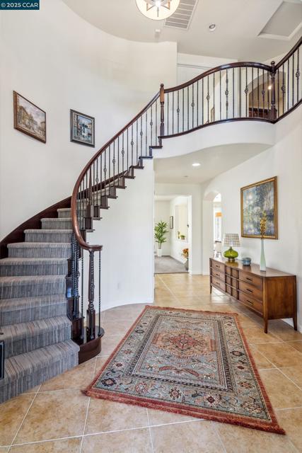 1840 Tanglewood Ln, Brentwood CA: https://media.crmls.org/mediaz/28763536-76fc-45b6-89bb-6804d86bc15b.jpg