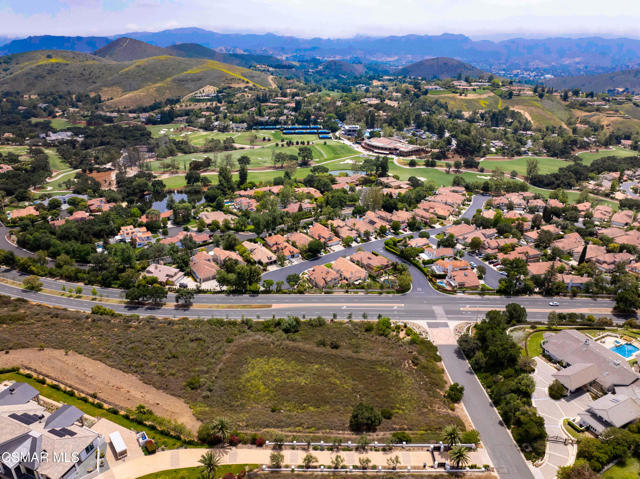 1600 Crown Ridge Court, Westlake Village CA: https://media.crmls.org/mediaz/2879177e-5291-4d4f-8cc7-3963a98e7e8b.jpg