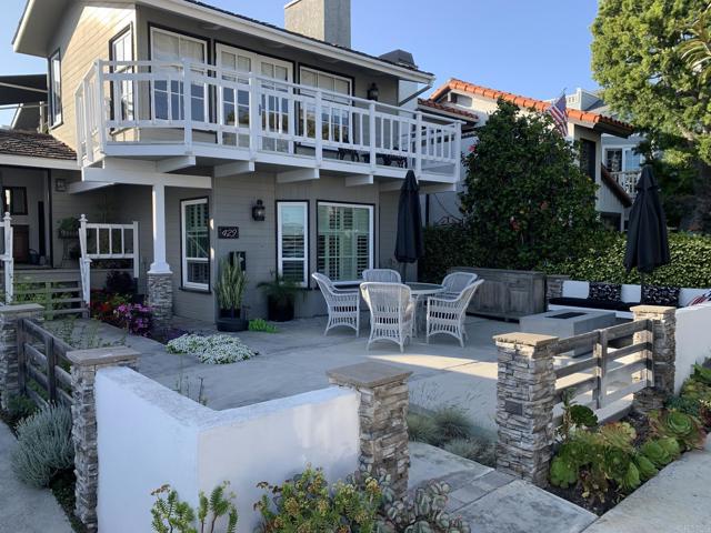 429 Begonia Avenue, Corona del Mar CA: https://media.crmls.org/mediaz/28792afd-c7d6-4a2c-bc3d-682a27bed0e4.jpg