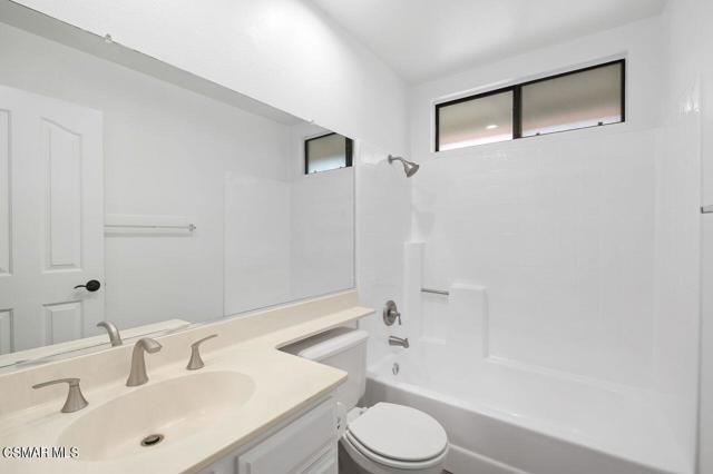 4139 Lost Springs Drive, Agoura Hills CA: https://media.crmls.org/mediaz/28799582-36b2-45b9-824f-d08245a529c8.jpg