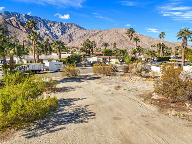 2670 Junipero Avenue, Palm Springs CA: https://media.crmls.org/mediaz/2879cdaa-20f1-4e36-9858-17966ba4161f.jpg