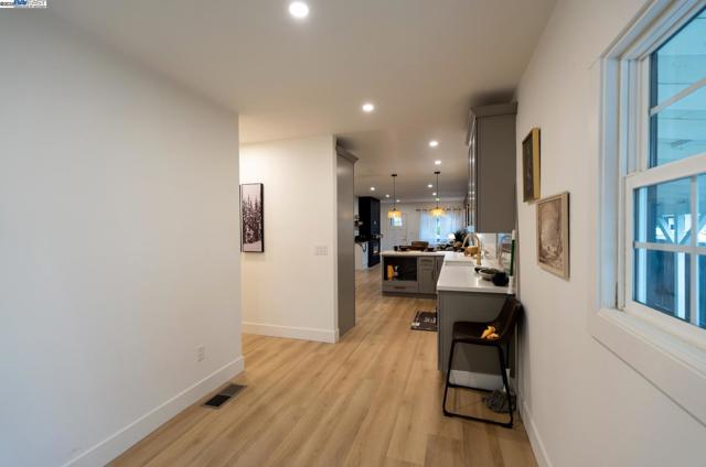 415 W 9Th St, Antioch CA: https://media.crmls.org/mediaz/2879d580-1c02-4614-8d69-3f47520bb1a7.jpg