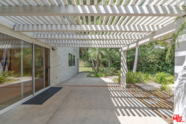 23454 Park Hermosa, Calabasas CA: https://media.crmls.org/mediaz/287a5f6d-9be2-495a-a46a-0b083e0f5721.jpg