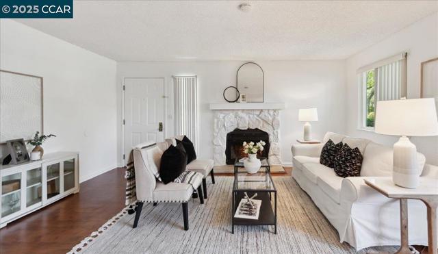 108 Compton Circle, San Ramon CA: https://media.crmls.org/mediaz/287b73cb-42cc-41b9-9ef4-815c0c8c1d4a.jpg