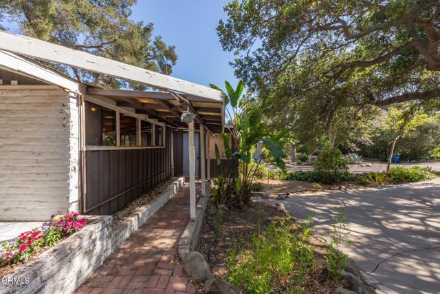 1330 Fern Oaks Drive, Santa Paula CA: https://media.crmls.org/mediaz/287b98b6-b8c3-45ad-8022-43402e05ef15.jpg