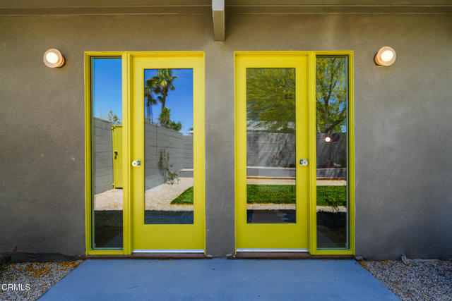 2839 N Davis Way, Palm Springs CA: https://media.crmls.org/mediaz/287b9f51-415b-4028-8c56-9e558ca88d15.jpg