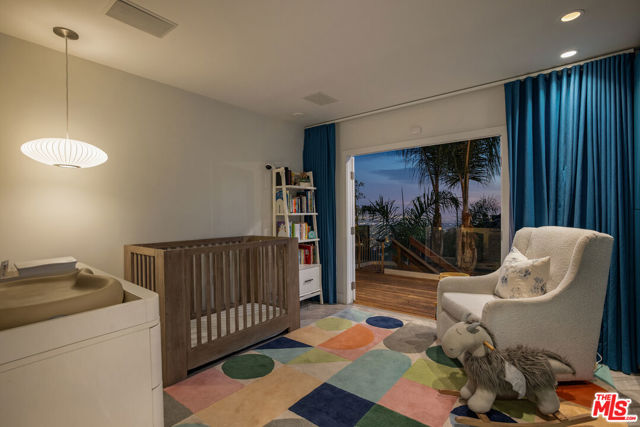 2137 Sunset Plaza Drive, Los Angeles CA: https://media.crmls.org/mediaz/287bba5d-665d-4280-8827-a98ed1104b63.jpg