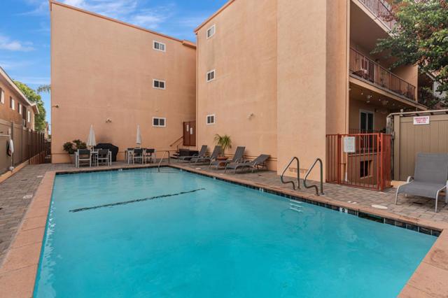 382 Coronado Avenue, Long Beach CA: https://media.crmls.org/mediaz/287bcd26-e8a6-46ed-814e-259544e132a8.jpg