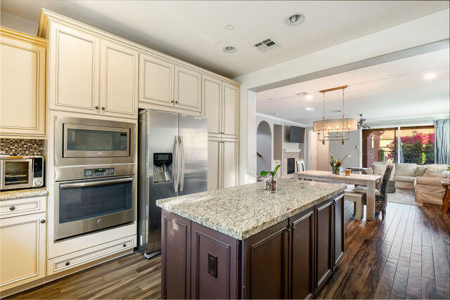 551 Via De La Paz, Palm Desert CA: https://media.crmls.org/mediaz/287cba12-1e14-4cb2-b04e-f8c94acc77e0.jpg