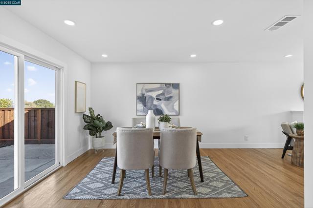 1264 Belfair Dr, Pinole CA: https://media.crmls.org/mediaz/287cd441-f32f-4825-87f8-6739864bc025.jpg
