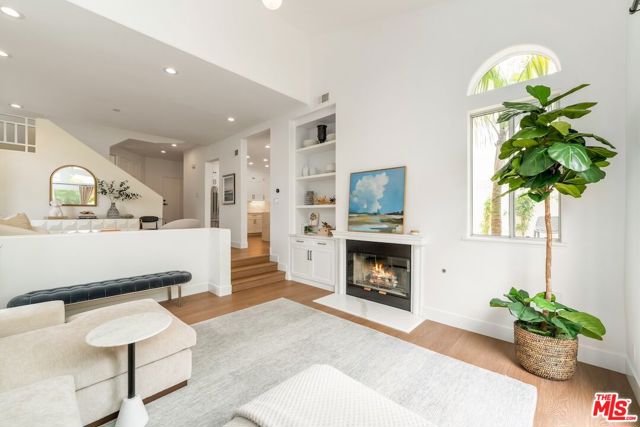 6453 Zuma View Place, Malibu CA: https://media.crmls.org/mediaz/287cdc2f-52d4-4c2c-bf5f-a32daf98734d.jpg