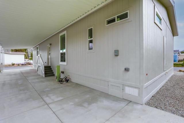 4650 Dulin Road, Fallbrook CA: https://media.crmls.org/mediaz/287e913f-ed5e-42a3-b0fa-4bb8243f1e6d.jpg