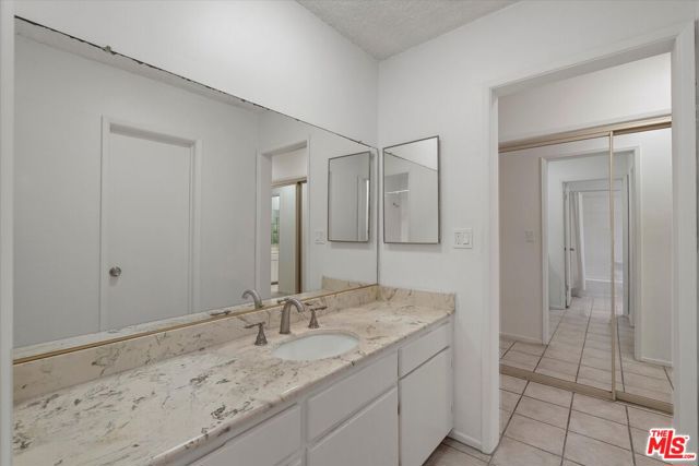 5376 Fairview Boulevard, Los Angeles CA: https://media.crmls.org/mediaz/287ea51c-4541-4442-b7ef-c65f6c588bbe.jpg
