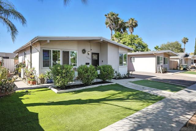 1622 Cherry Place, Escondido CA: https://media.crmls.org/mediaz/287f32df-4f8b-4b04-b093-3940bc67ce09.jpg