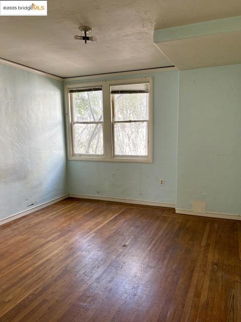 1100 Park AVE, Alameda CA: https://media.crmls.org/mediaz/287f558e-7eba-4d74-887a-880487e3cc65.jpg