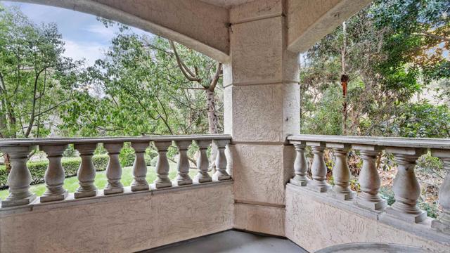 2894 Torrey Pines Rd, La Jolla CA: https://media.crmls.org/mediaz/287f5a84-ca99-46d4-9a2e-6ec85e01074c.jpg