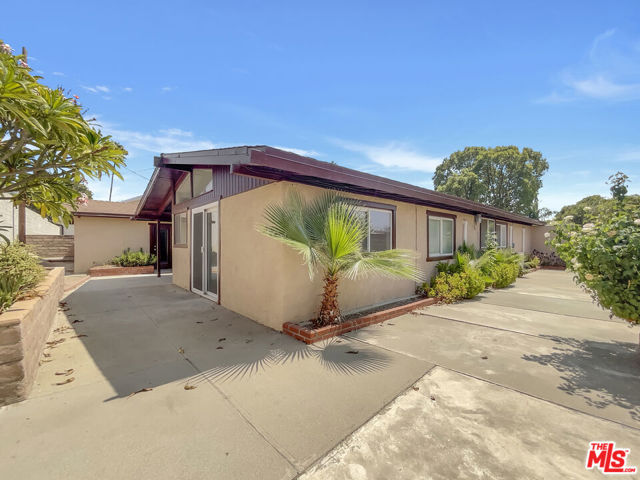 13108 Fellows Avenue, Sylmar CA: https://media.crmls.org/mediaz/2880ec08-9c21-4bb4-80dc-ce45b18e188a.jpg
