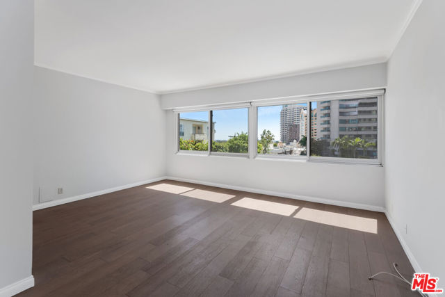 10450 Wilshire Boulevard, Los Angeles CA: https://media.crmls.org/mediaz/288117ea-4be2-4013-b956-71dee0ac92dd.jpg