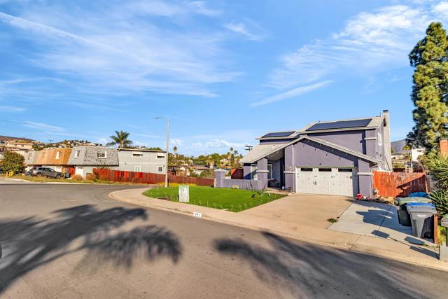 341 Paraiso Ave, Spring Valley CA: https://media.crmls.org/mediaz/2881c56a-41c0-4557-9f6a-39e755f1053d.jpg