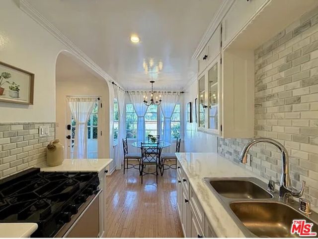 1144 15th Street, Santa Monica CA: https://media.crmls.org/mediaz/2882d56a-1eec-4890-99e8-4b78ac07cf73.jpg