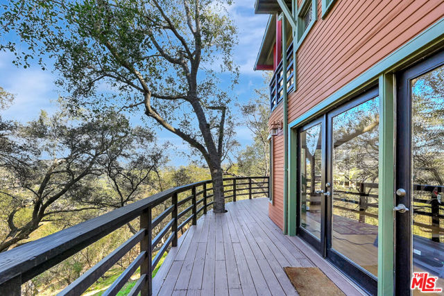 19805 Valley View Drive, Topanga CA: https://media.crmls.org/mediaz/288350e7-4346-412d-bfd0-7583bdc7dadf.jpg