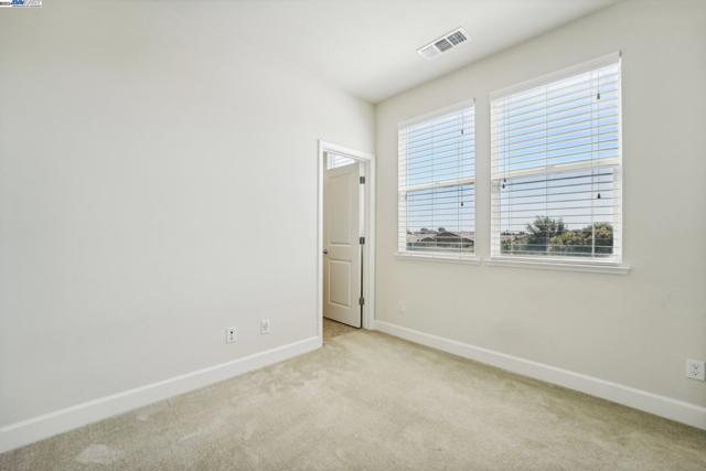 Image 28 of 45 For 23320 Wilmot Cir