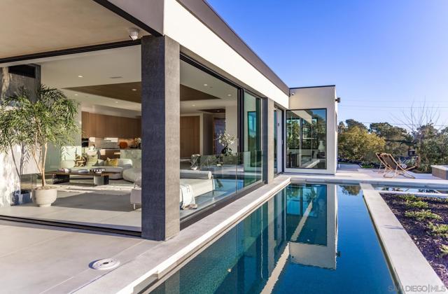 722 Amphitheatre Dr, Del Mar CA: https://media.crmls.org/mediaz/2883b35a-27a7-4a43-86d5-04bc853a7721.jpg