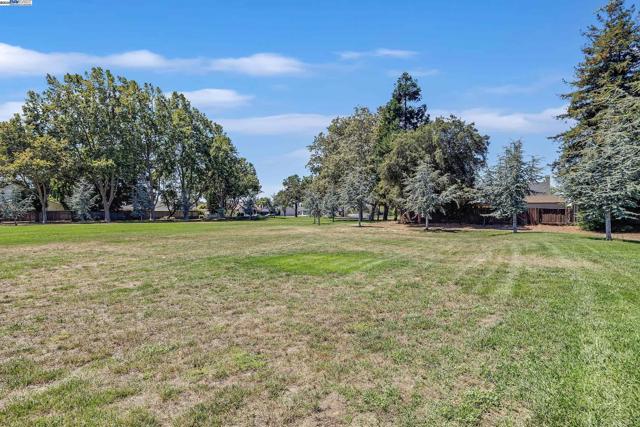 3156 San Joaquin, Union City CA: https://media.crmls.org/mediaz/2883cae6-00c9-4930-9be3-fb55cbf923e4.jpg