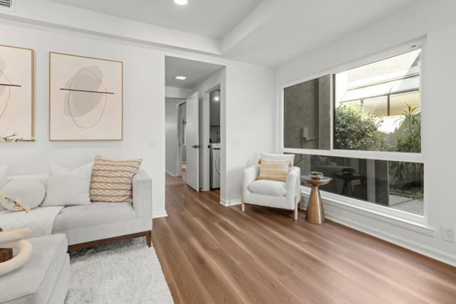 17 Spinnaker Place, Redwood City CA: https://media.crmls.org/mediaz/2883ee08-c9da-44b0-9beb-9ae8469eed9e.jpg